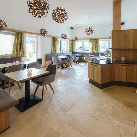 Harrauer's Living 3*