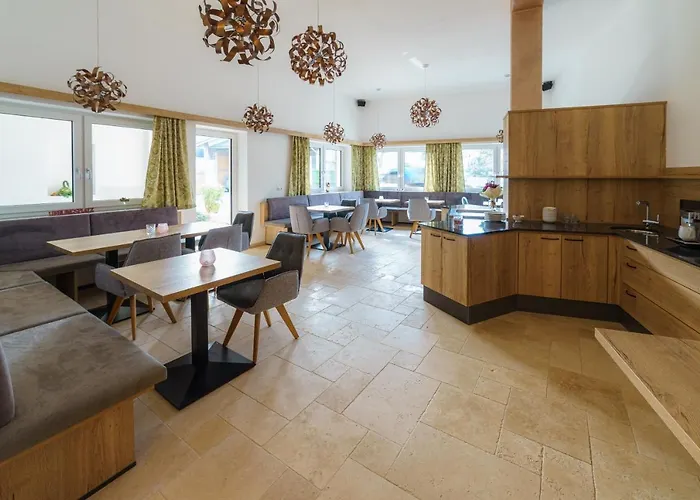 Harrauer's Living 3*